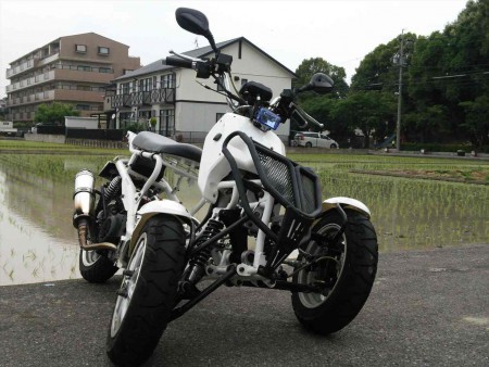 バンクします。