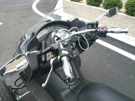 ミラーとグリップは交換済みです。
