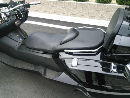 ２人乗っても余裕のシート