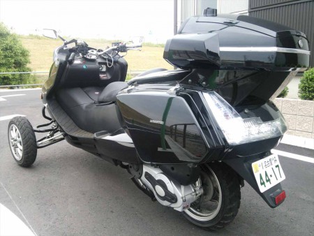 大容量のリアトップとサイド収納